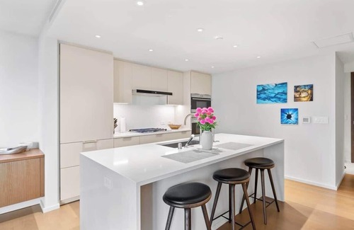 Ala Moana Condo | Luxury Ocean View 1BR Suite Park Lane 30 day Min