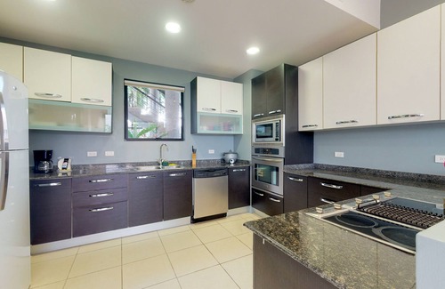 Tarcoles Condo | Luxury ocean view condo with comfy tub & shared pool