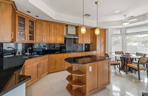 Kaiulani Condo | Luxury Ocean View Townhouse; 2,864SqFt; 3 Bedroom; 3-1/2 Bath; 3 community pools