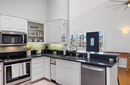 Townsite House | Luxury Ocean View Townhouse Steps to Sandy Beach