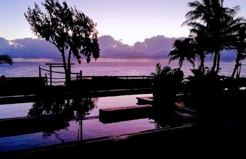 Hakalau House | Luxury Oceanfront Apartment Gated Cliffside Estate - Carriage - Beach 10m walk