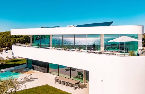 Lagos City Center Villa | Luxury Oceanside Villa With Comfort And Style