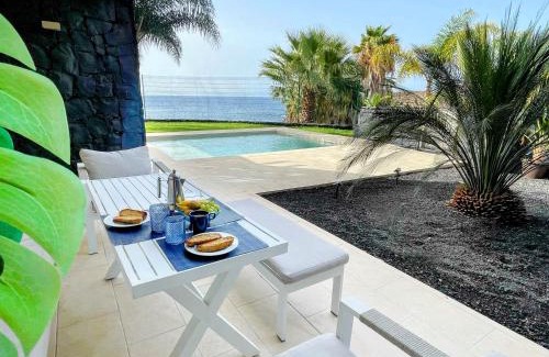 Complejo turistico Amarilla Golf Villa | Luxury Oceanview Villa de Nava with heated private pool