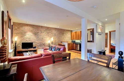 Ville-Marie Apartment | Luxury Old Montreal Heritage Home