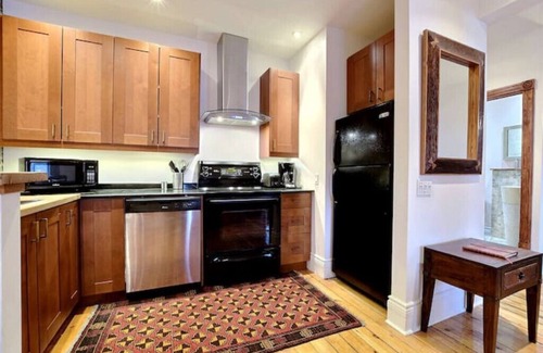 Ville-Marie Apartment | Luxury Old Montreal Heritage Home