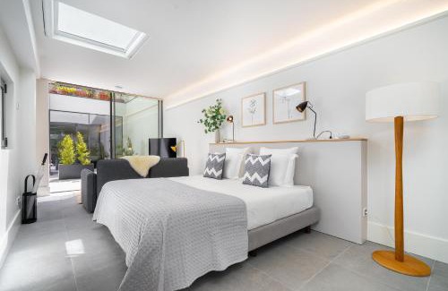 Centro / Baixa Villa | Luxury Old Town Oasis for Family and Friends (Daily Breakfast + Housekeeping incl)
