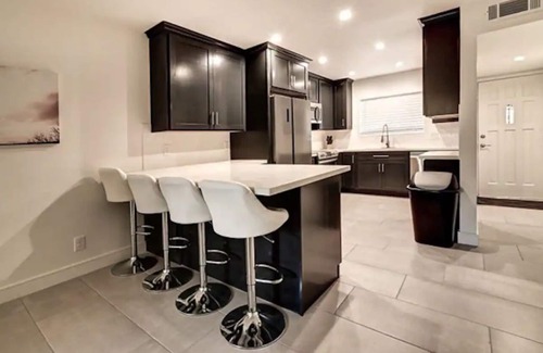 Fashion Square House | Luxury Old Town Scottsdale Townhome by Fashion Square Heated Pool BBQs Walkable