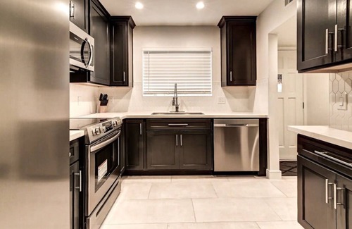 Fashion Square House | Luxury Old Town Scottsdale Townhome by Fashion Square Heated Pool BBQs Walkable
