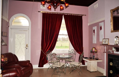 Rutherglen Bed & Breakfast | Luxury old world B&B 1849 historic pub beautifully renovated