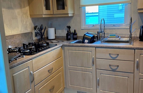 Tunstall House | Luxury on a budget - Sea view 2 bed Caravan Puffin 14