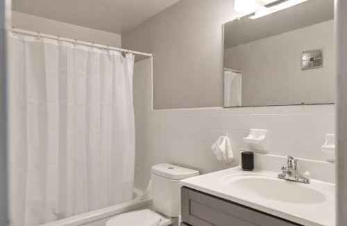 Edgemoor Apartment | Luxury On A Budget! Spacious Retreat Awaits