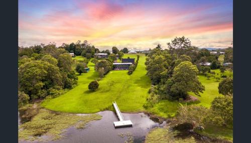 Yungaburra House | Luxury on Lake Tinaroo Lakefront Living