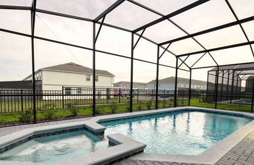 Westridge House | Luxury on Lilac Way - 10 Bed Windsor Island Home