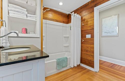 Saratoga Springs House | Luxury on Lincoln Home by Saratoga Stays