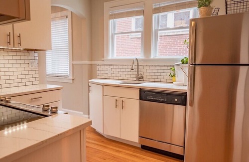 Richmond Apartment | Luxury On Main/East