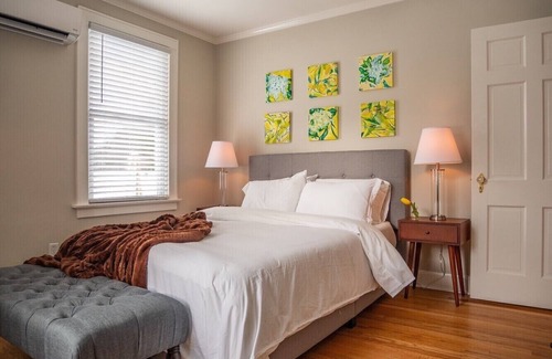 Richmond Apartment | Luxury On Main/East