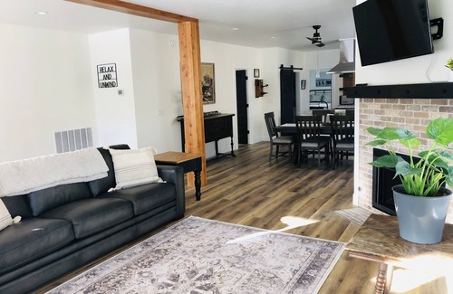 Bozeman House | Luxury on Main, remodeled, homey, fresh and bright!