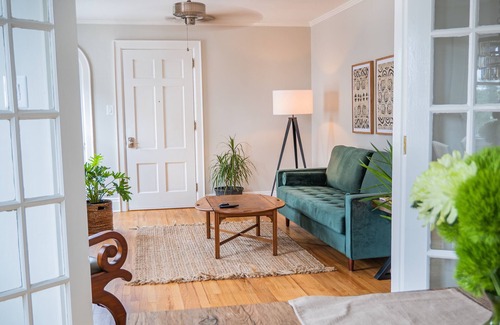 Richmond Apartment | Luxury on Main/West