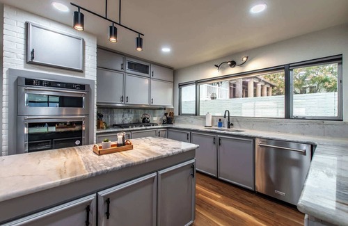 Del Mar House | Luxury on Ocean Drive - Sleeps 28