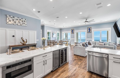Delos House | Luxury on the Beach: Private Pool, Beachfront, 5 Kings, Beach Svc