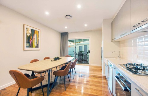 Echuca House | Luxury on the Esplanade - Echuca Holiday Homes