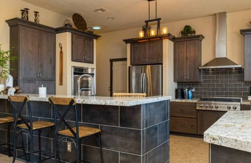 Bullhead City House | "Luxury On The Hill" w/Pool/Views/Pet-Friendly