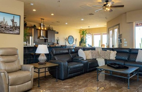 Bullhead City House | "Luxury On The Hill" w/Pool/Views/Pet-Friendly