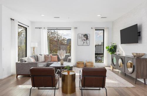 North Capitol Apartment | Luxury on the River 4 Beds 2.5 Bath, Walk to Downtown