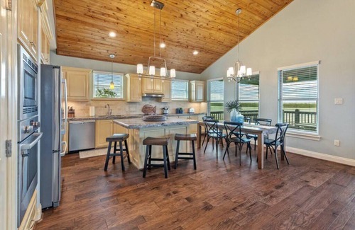 Hackberry House | Luxury on the Water