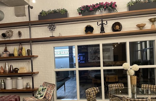 Bloomfield Apartment | Luxury one bedroom apartment with king size bed, jacuzzi and pool!