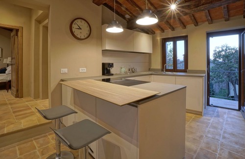 Montone Apartment | Luxury one bedroom apartment in the main Piazza of historic Montone