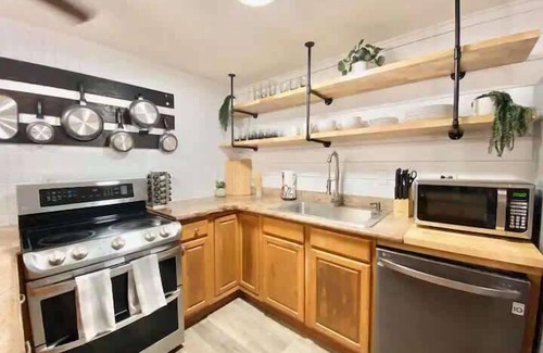 Punaluu Condo | Luxury One-Bedroom Apartment with Ocean View