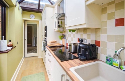 Henfield Cottage | Luxury one bedroom cottage