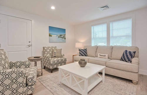 Plymouth Cultural District Apartment | Luxury One Bedroom Condo (625S.F.)