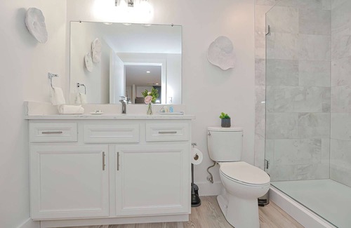 Plymouth Cultural District Apartment | Luxury One Bedroom Condo (625S.F.)