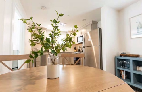 Plymouth Cultural District Apartment | Luxury One Bedroom Condo (650S.F.)