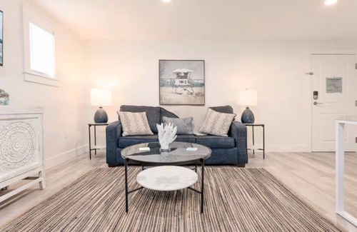 Plymouth Cultural District Apartment | Luxury One Bedroom Condo (650S.F.)