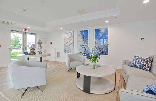 Plymouth Cultural District Apartment | Luxury One Bedroom Condo (675S.F.)