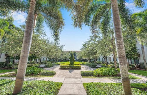 Three Lakes Apartment | Luxury one bedroom rental w pool