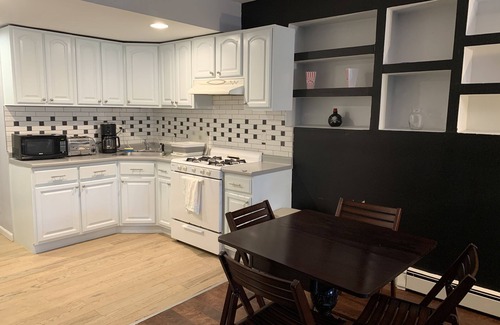 Flatlands House | Luxury One bedroom with private garden