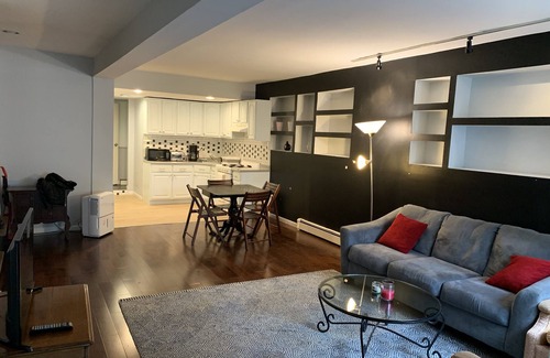 Flatlands House | Luxury One bedroom with private garden