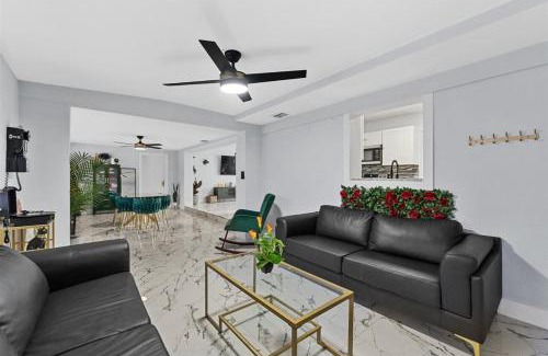 Pine Castle House | Luxury Orlando Vacation Home 4BR, With Pool And Big Backyard Near Disney
