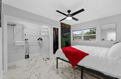 Pine Castle House | Luxury Orlando Vacation Home 4BR, With Pool And Big Backyard Near Disney