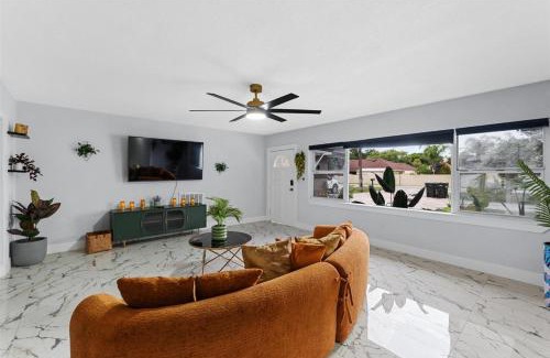 Pine Castle House | Luxury Orlando Vacation Home 4BR, With Pool And Big Backyard Near Disney