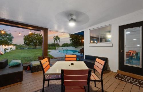 Pine Castle House | Luxury Orlando Vacation Home 4BR, With Pool And Big Backyard Near Disney