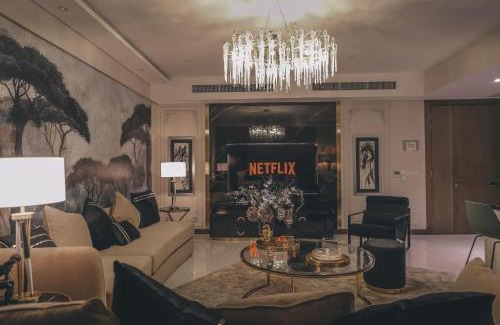 Gulberg Apartment | Luxury oyster apartment