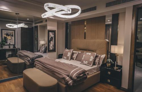 Gulberg Apartment | Luxury oyster apartment