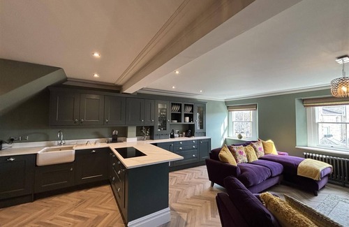 Cirencester Apartment | Luxury Painswick apartment close to pubs, cafes, shops, Cirencester, Cotswolds