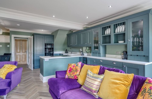 Cirencester Apartment | Luxury Painswick apartment close to pubs, cafes, shops, Cirencester, Cotswolds