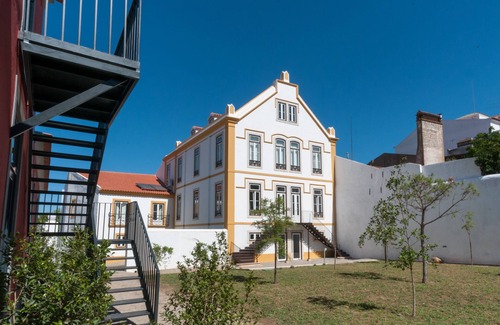 Montemor-o-Novo Apartment | Luxury Palace with a Chocolate Factory